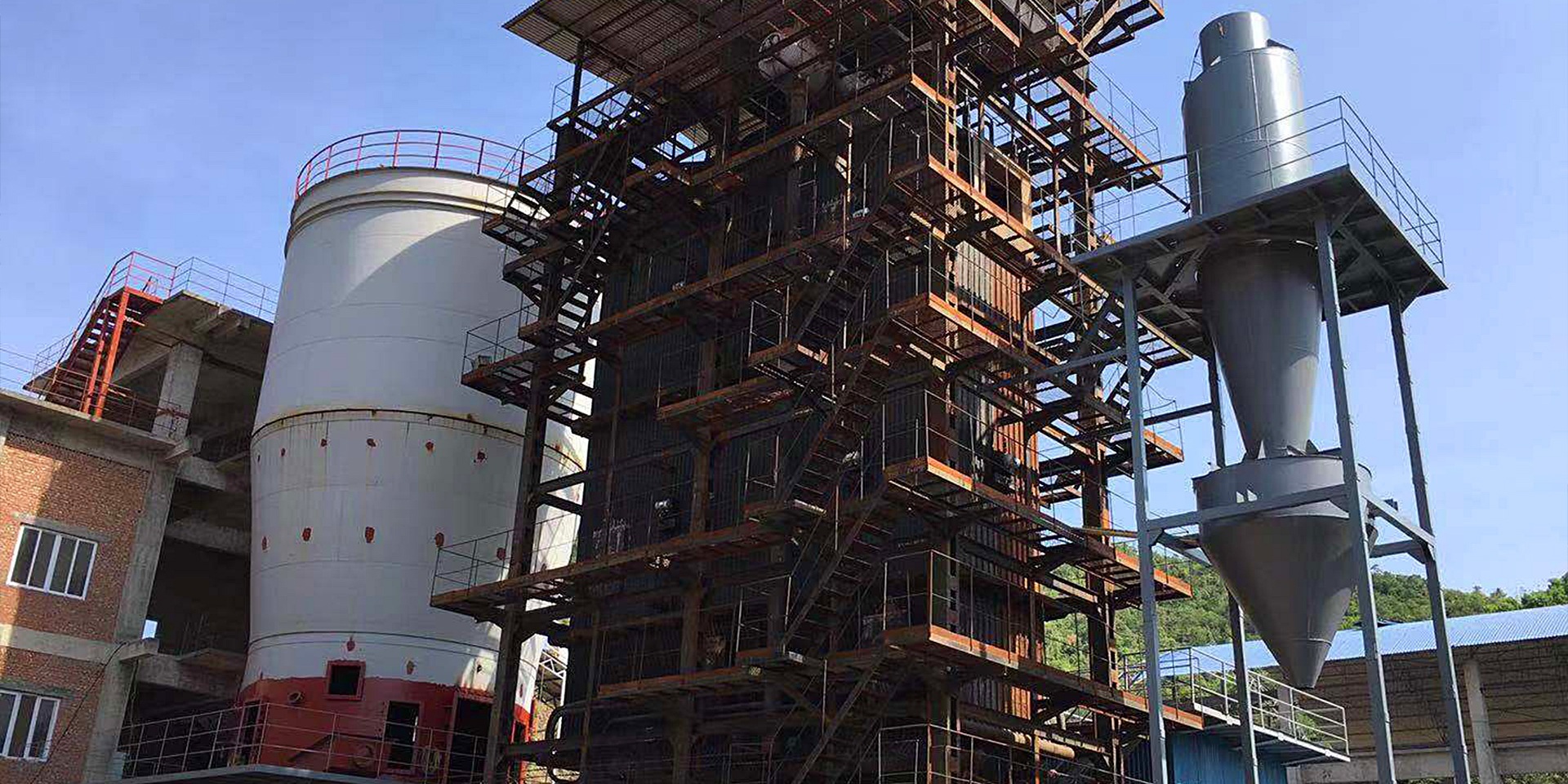 進取、求(qiu)實、嚴謹、團結