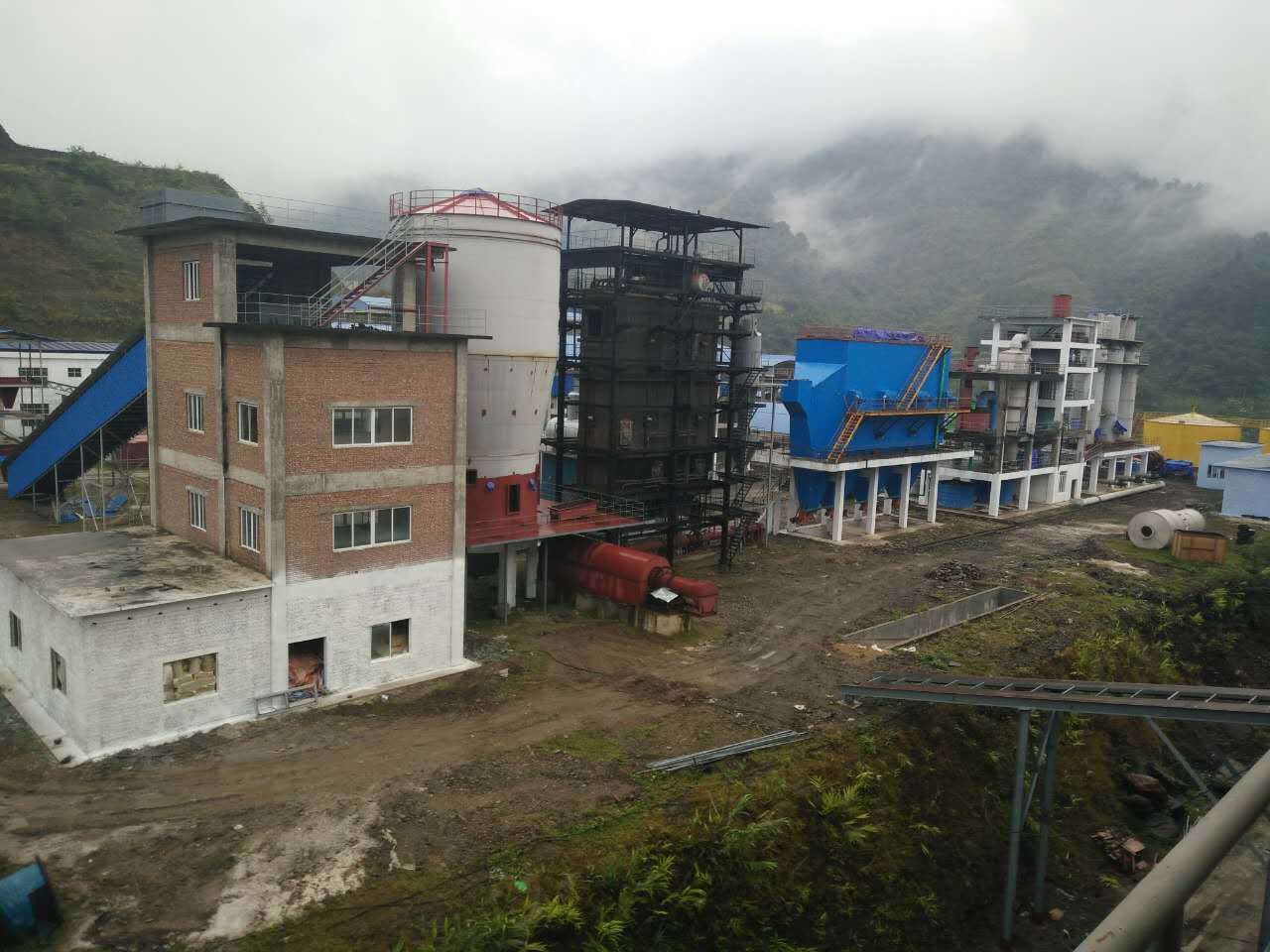 2萬(wan)噸鋅冶煉(liàn)焙燒非标(biao)設備制作(zuò)安裝